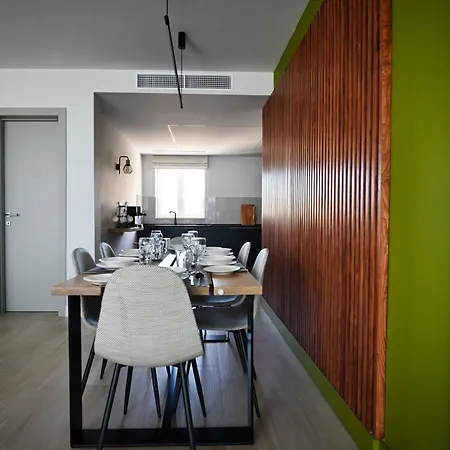 Apartment Cliff Edge In