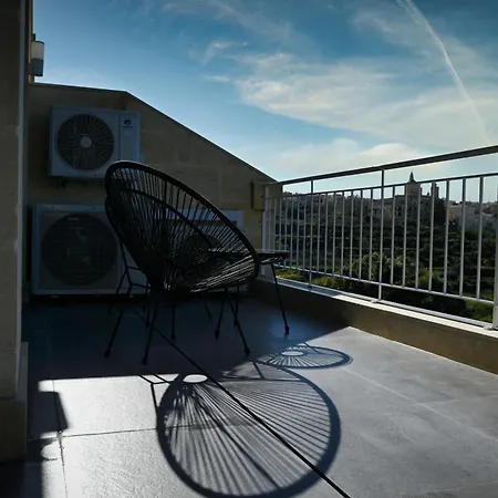Cliff Edge In Apartmán