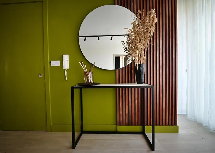 Apartment Cliff Edge In