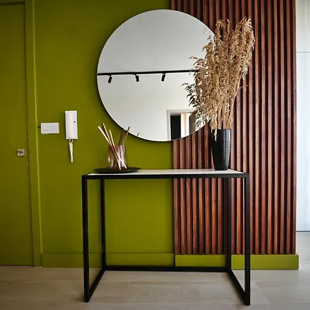 Apartment Cliff Edge In