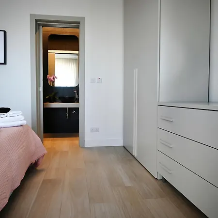 Cliff Edge In Apartment *